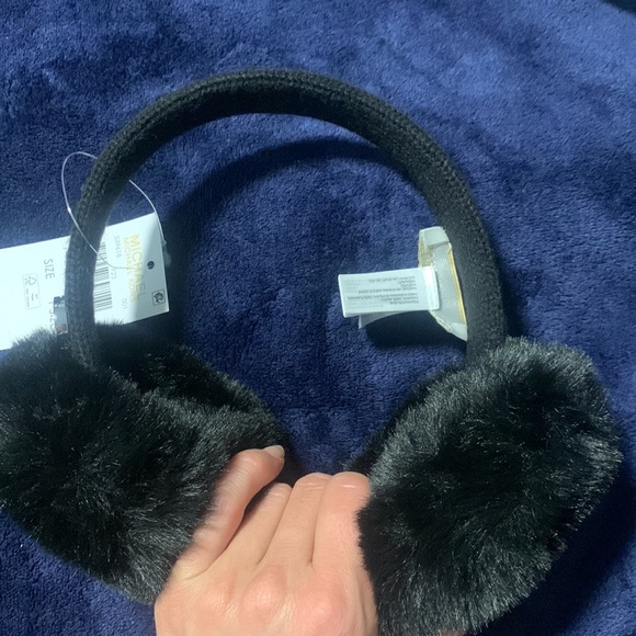 Michael Kors one size foldable earmuffs - Picture 3 of 4